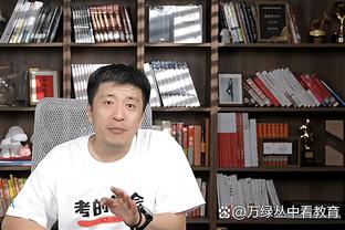 非洲区预选赛中有球迷试图攻击萨拉赫，军警介入保护萨拉赫离场